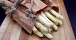 Ricette di stagione: Asparagi bianchi con raclette